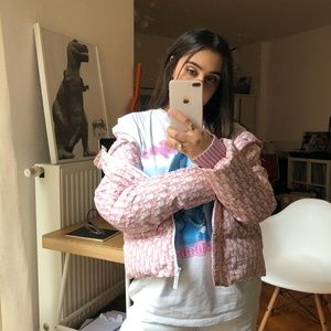 Meet your Posher, Esra